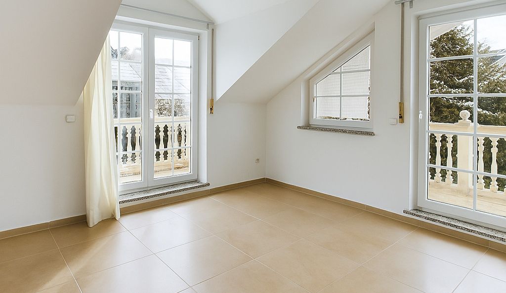 Wohnzimmer OG leergeräumt