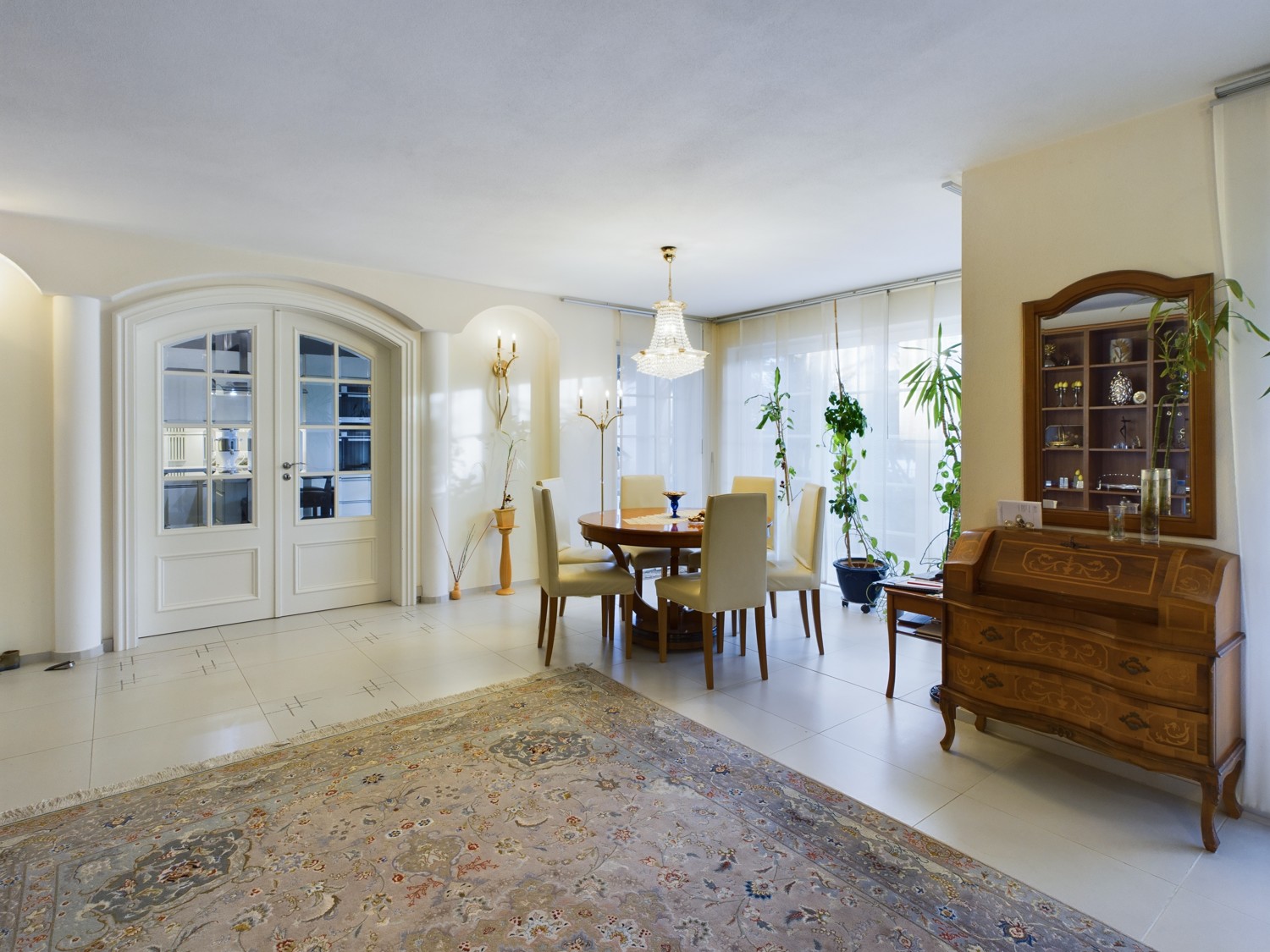 Wohnzimmer eingerichtet