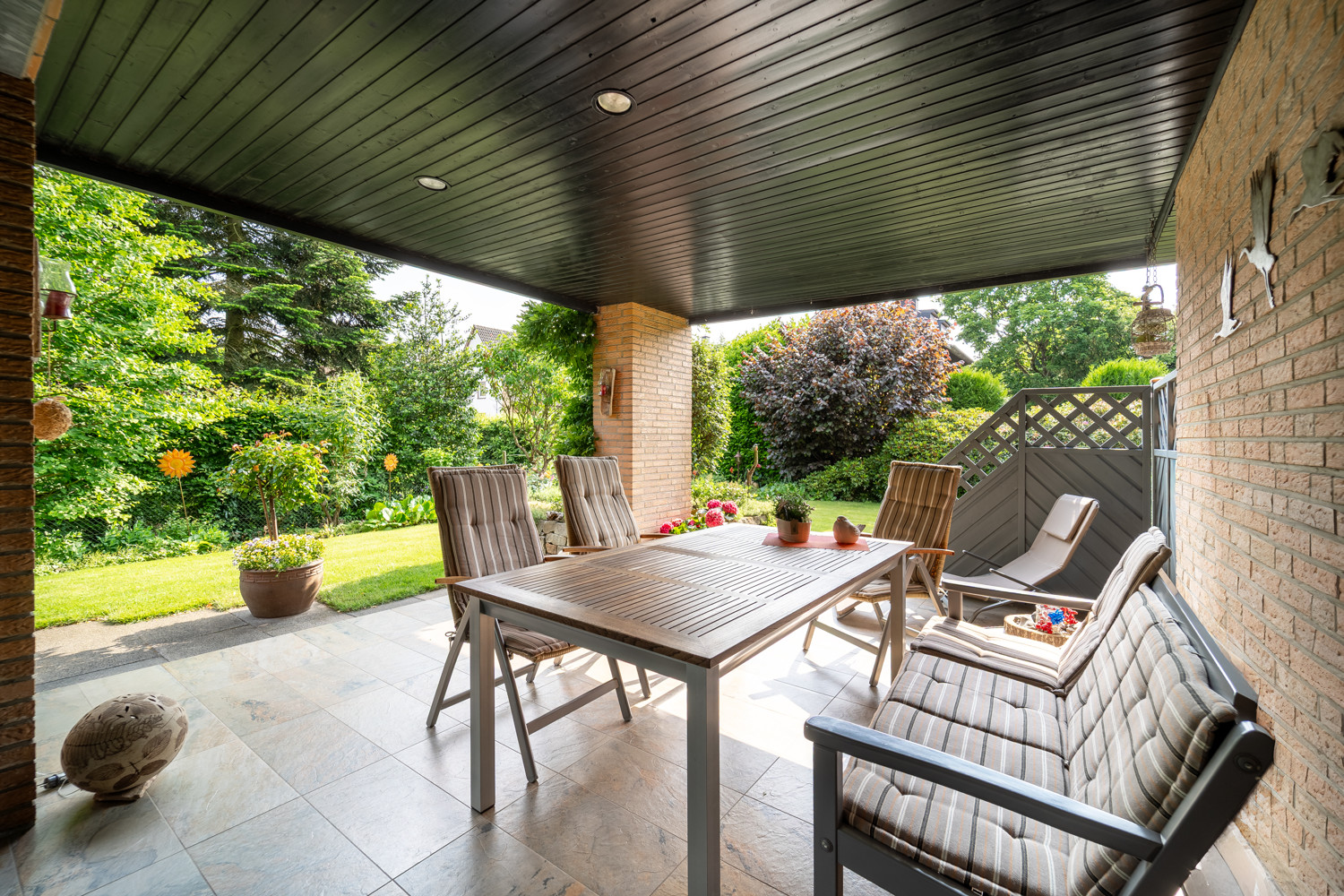überdachter Terrassenbereich