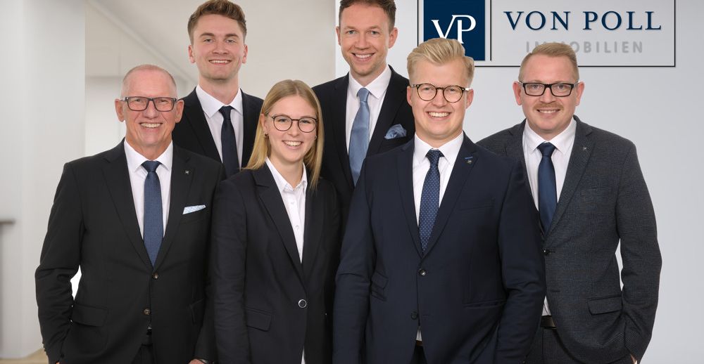 Teambild VON POLL IMMOBILIEN Gütersloh & Halle (Westf.)