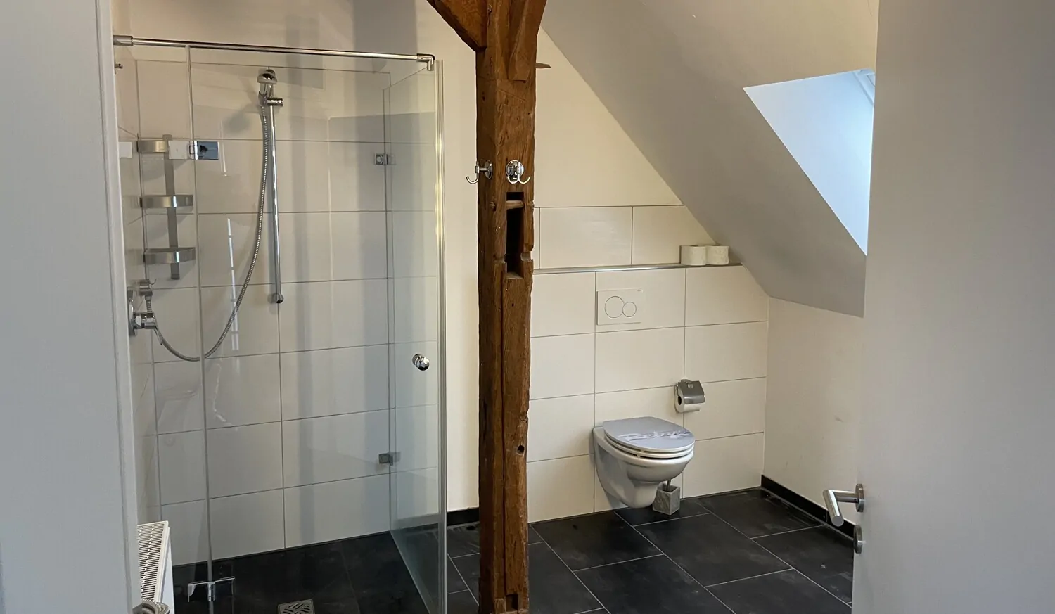 Badezimmer mit Tageslicht