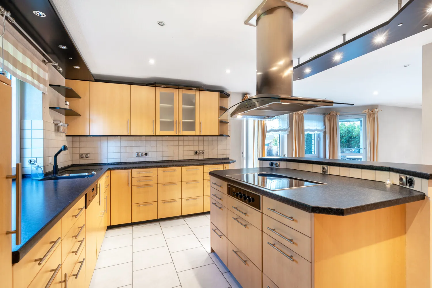 Küche mit Kücheninsel