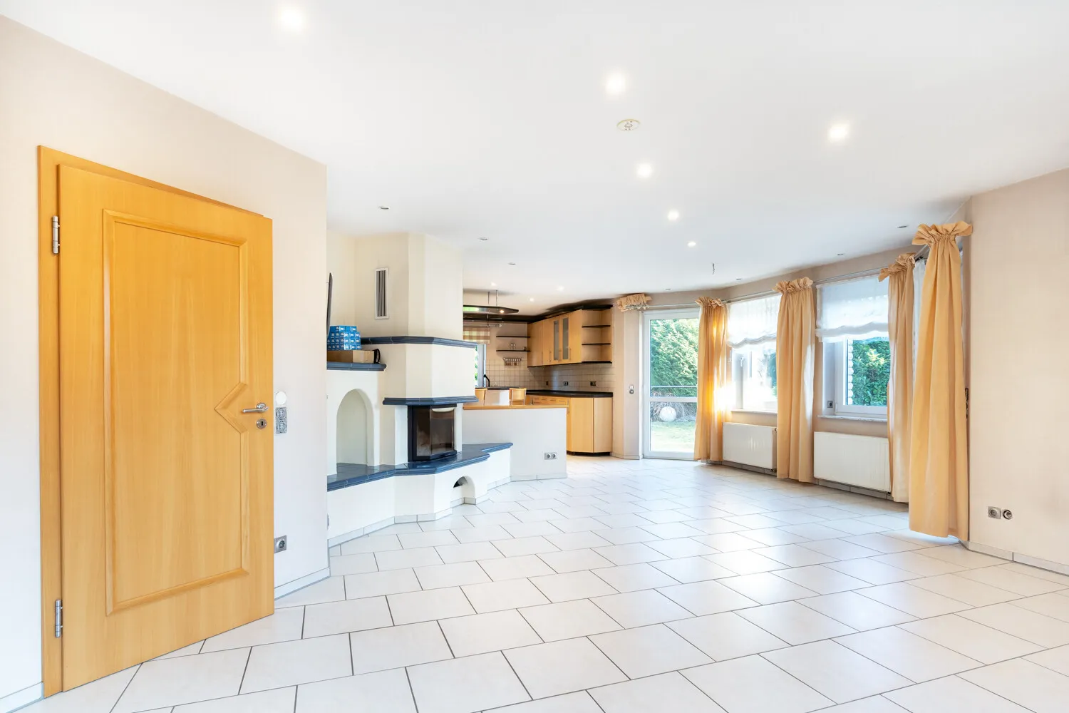 Wohn-Essbereich mit Kamin