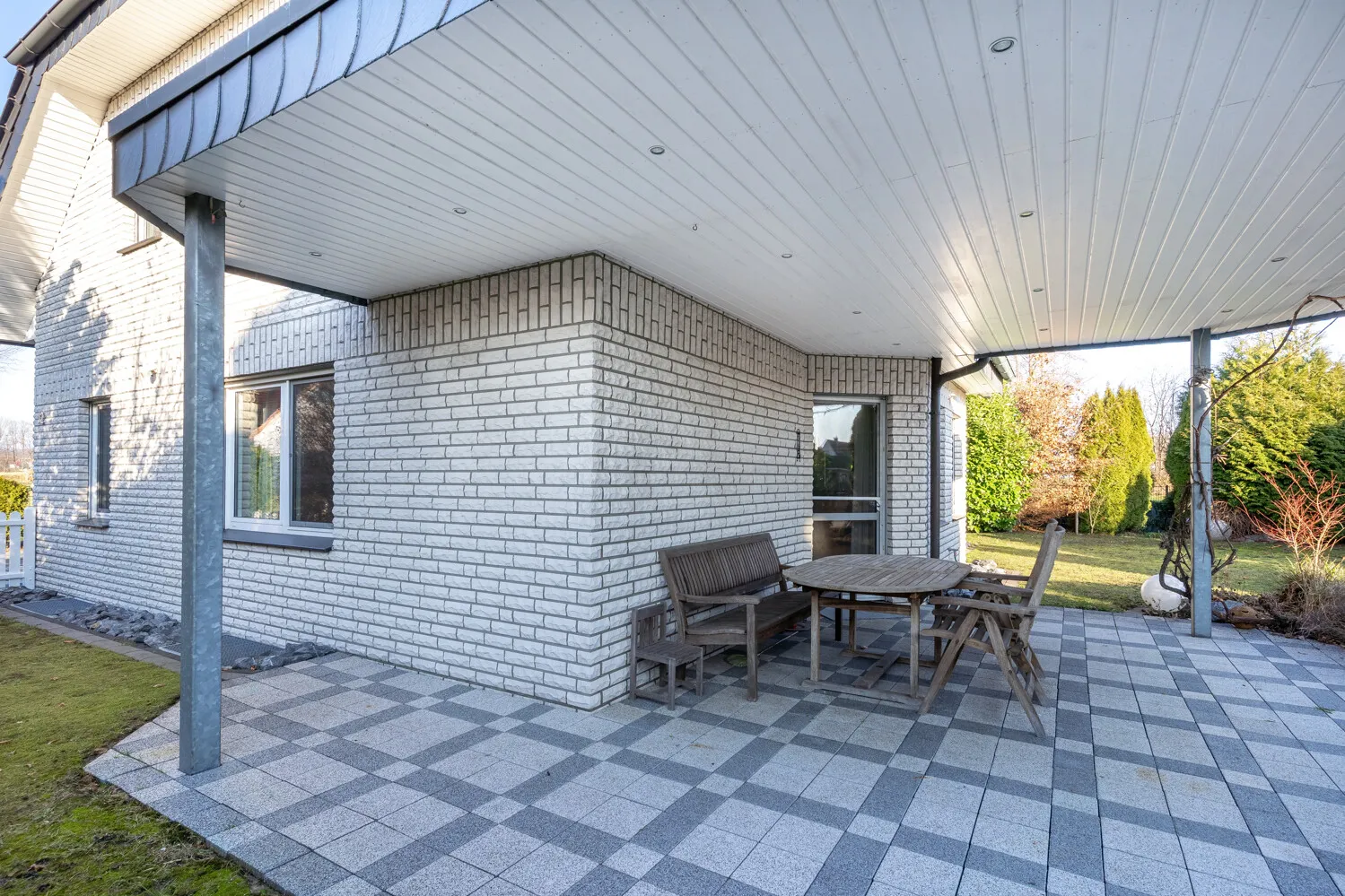 überdachter Terrassenbereich