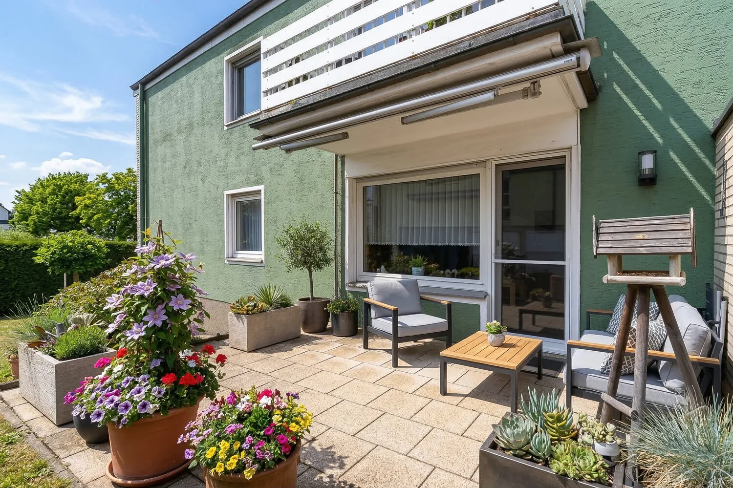 Terrassenbereich KI generiert
