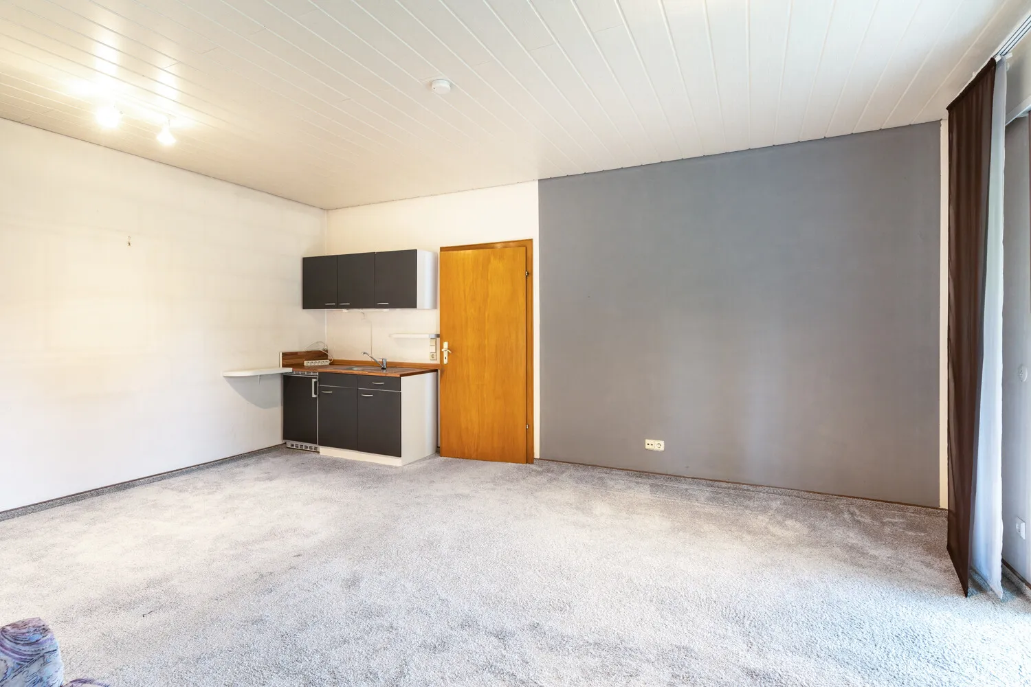 Schlafzimmer mit Küchenzeile - original
