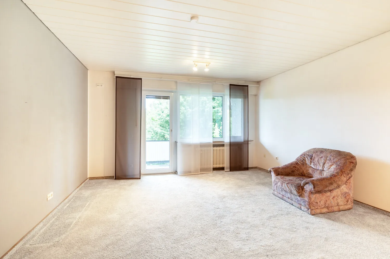 Schlafzimmer mit Balkonzugang - original