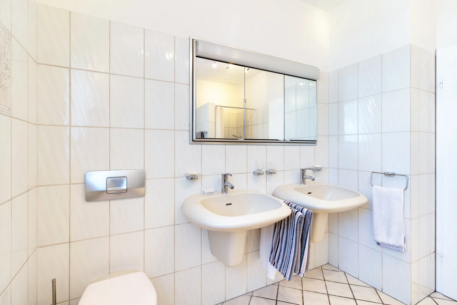 Doppelwaschbecken im Familienbad
