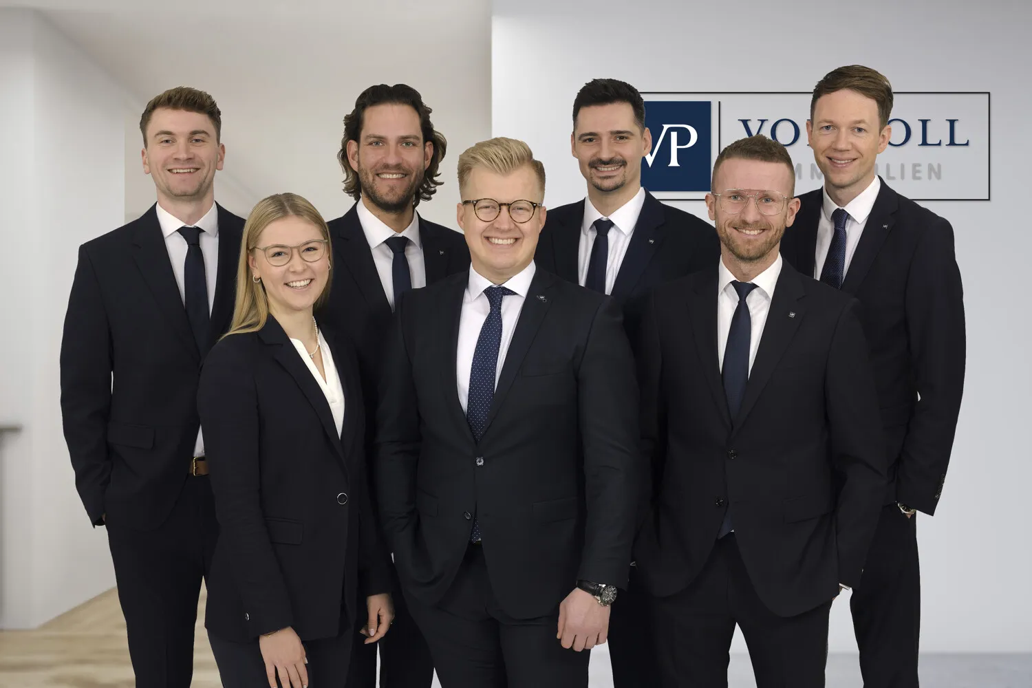 Teambild VON POLL IMMOBILIEN Gütersloh & Halle (Westf.)