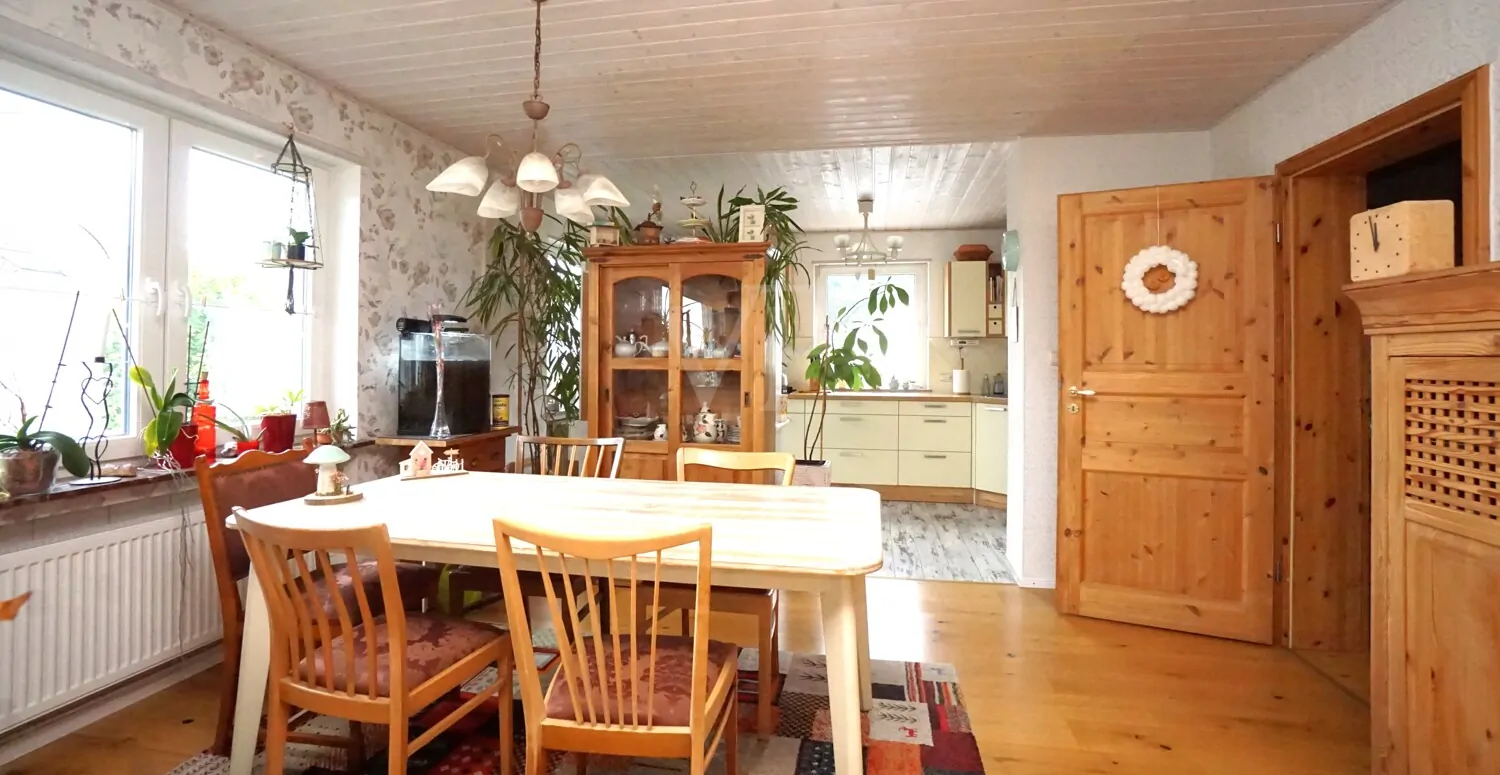 Essbereich und offene Küche