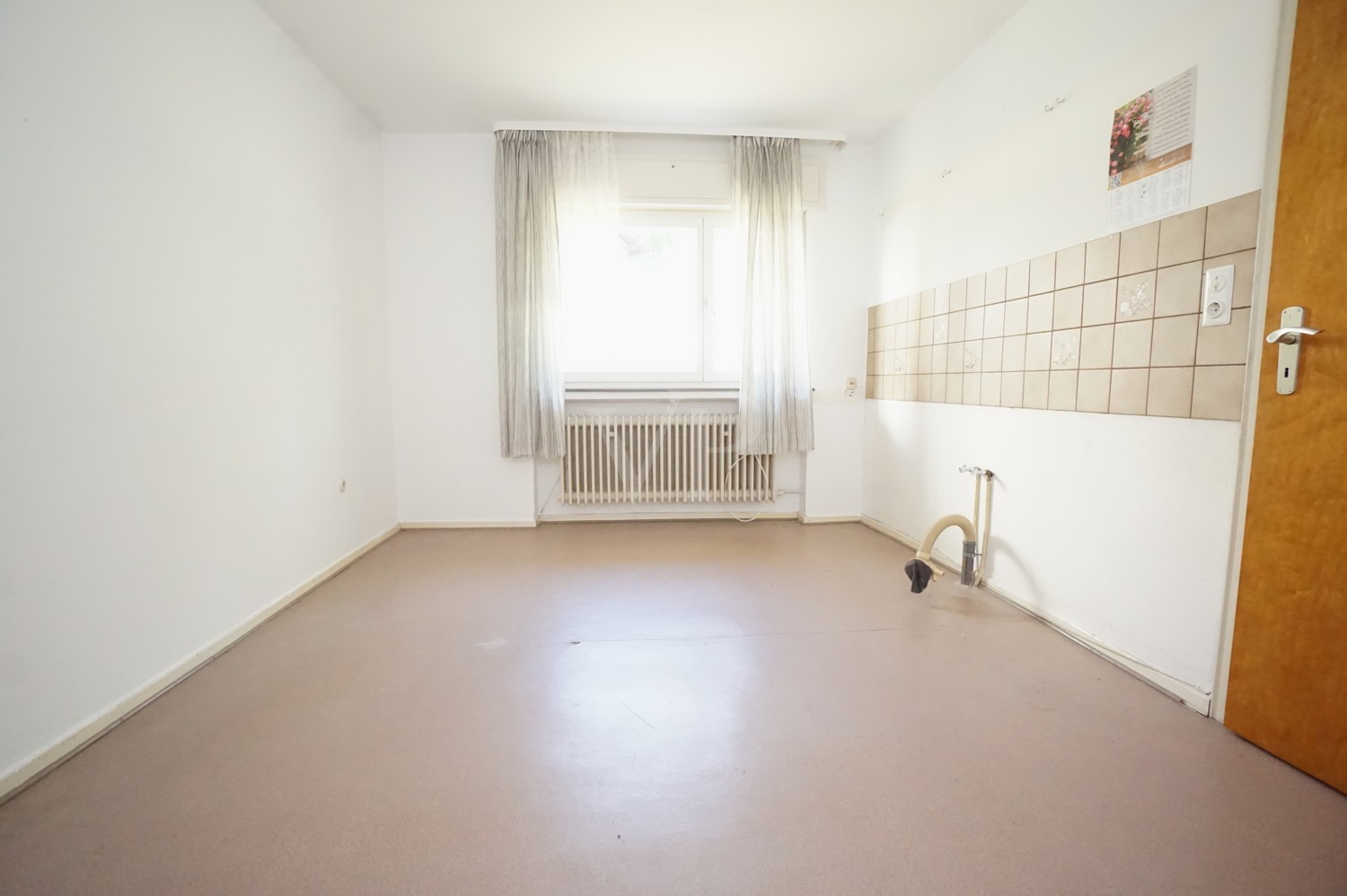 Zimmer o. zweite Küche Wohnhaus EG