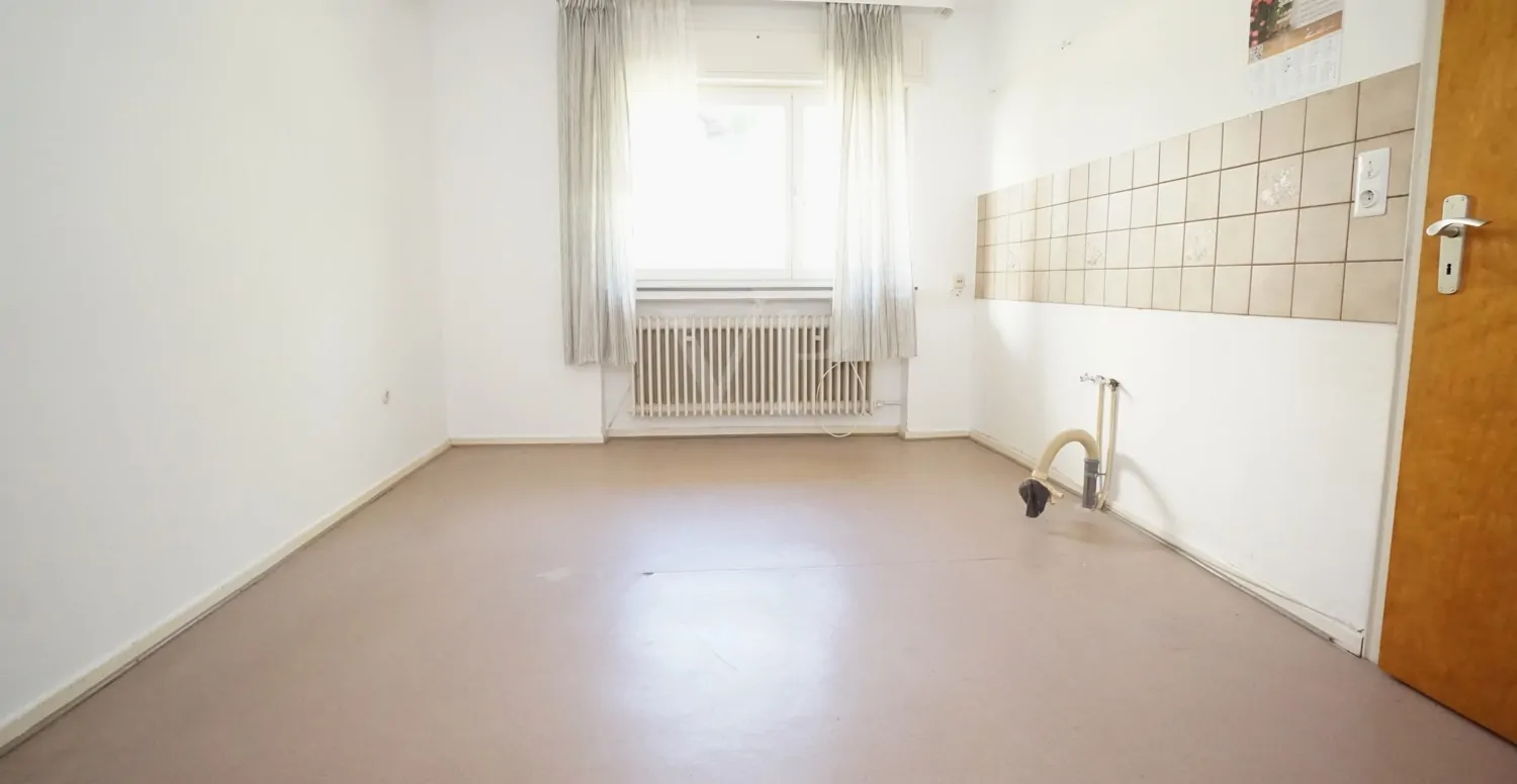 Zimmer o. zweite Küche Wohnhaus EG