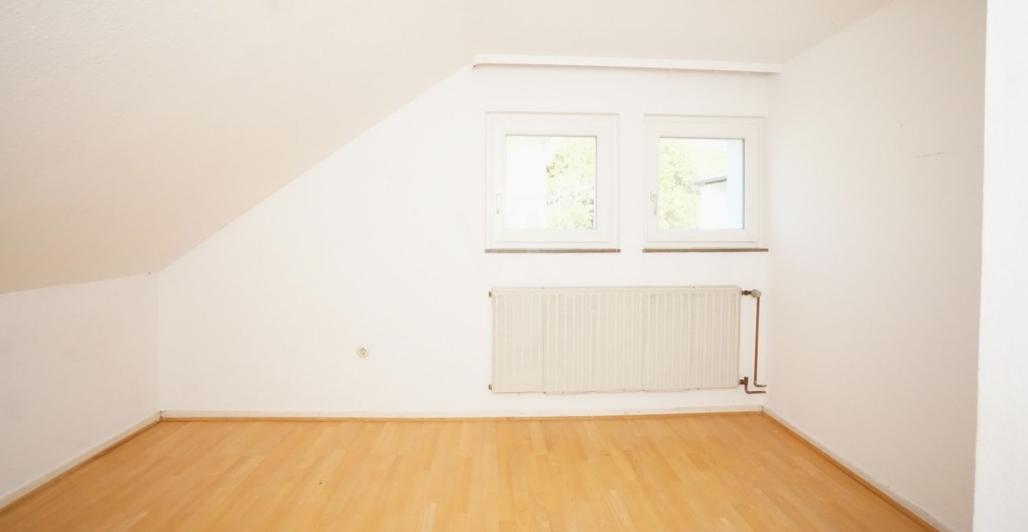 Zimmer Wohnhaus DG