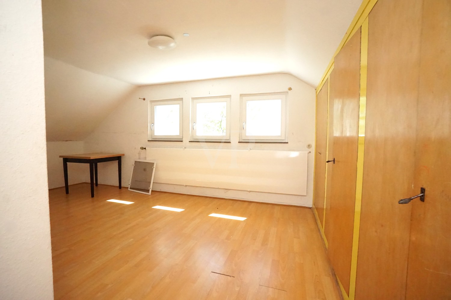 Zimmer Wohnhaus DG