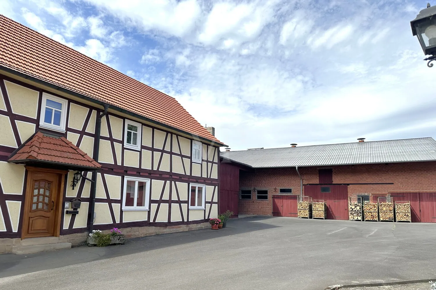 Wohnhaus und Scheune