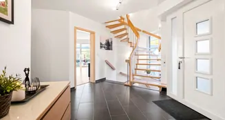 von_poll_real_estate_property_25106019_image_2