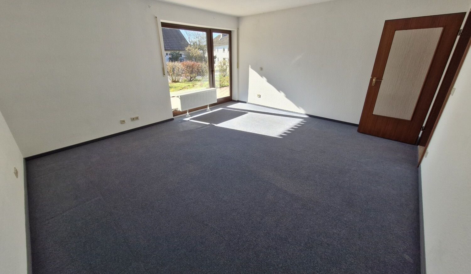 UG (Sockelgeschoss), Einliegerwohnung Wohnzimmer mit Terrasse, #095808