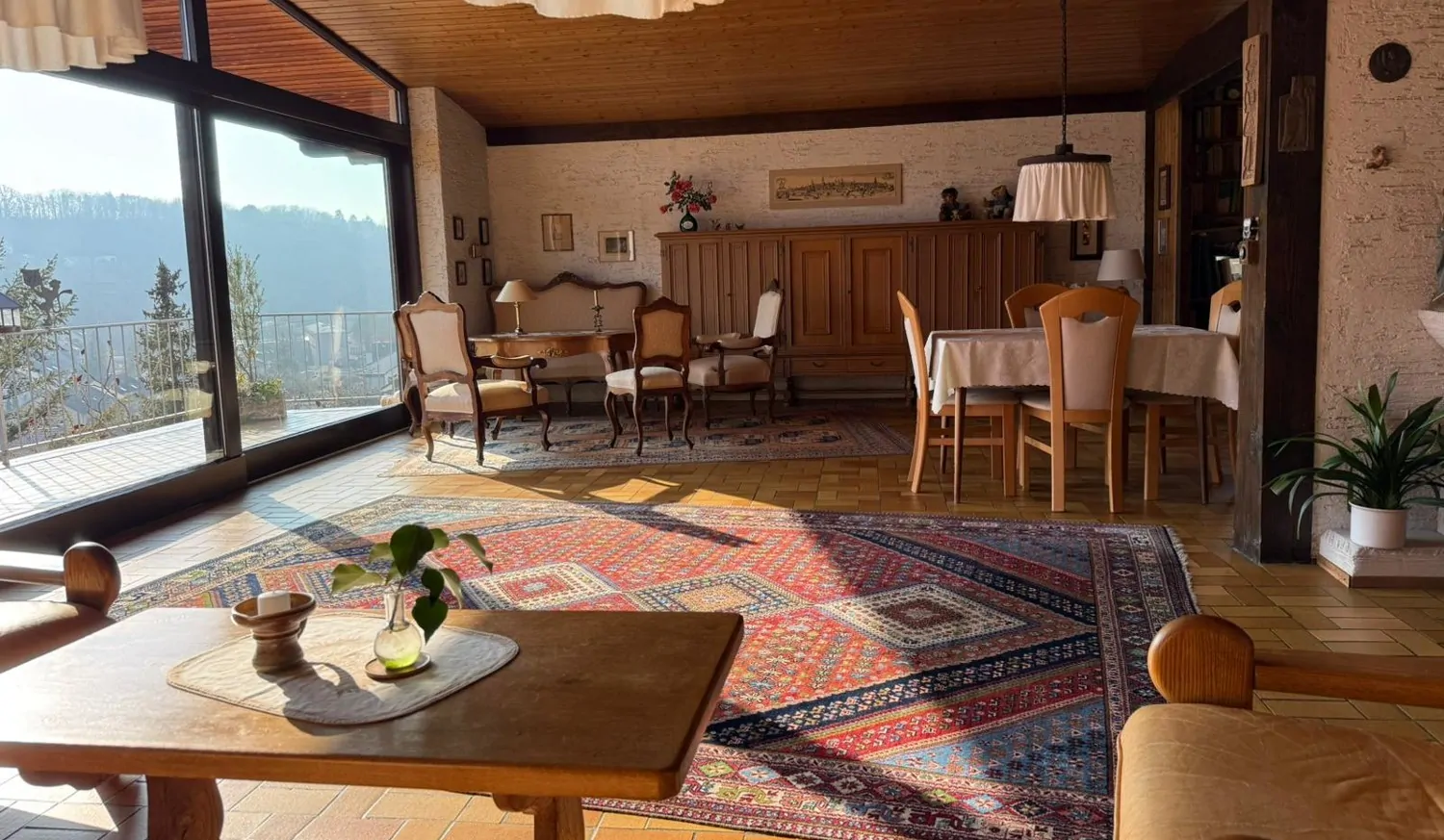 OG Helles Wohn-Esszimmer mit Balkonausgang (1)