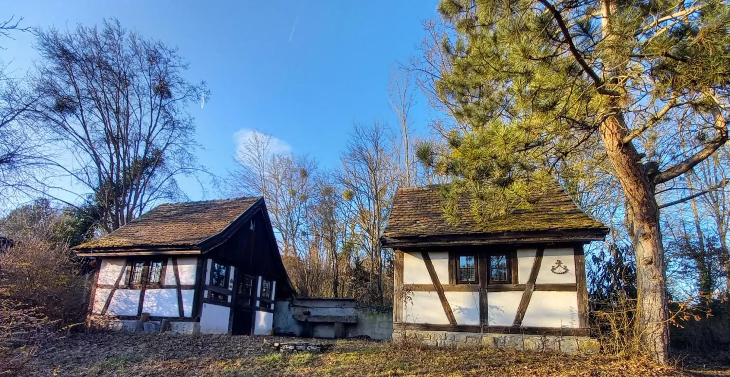 Zwei_wunderschöne_Fachwerkgartenhäuschen_(1)