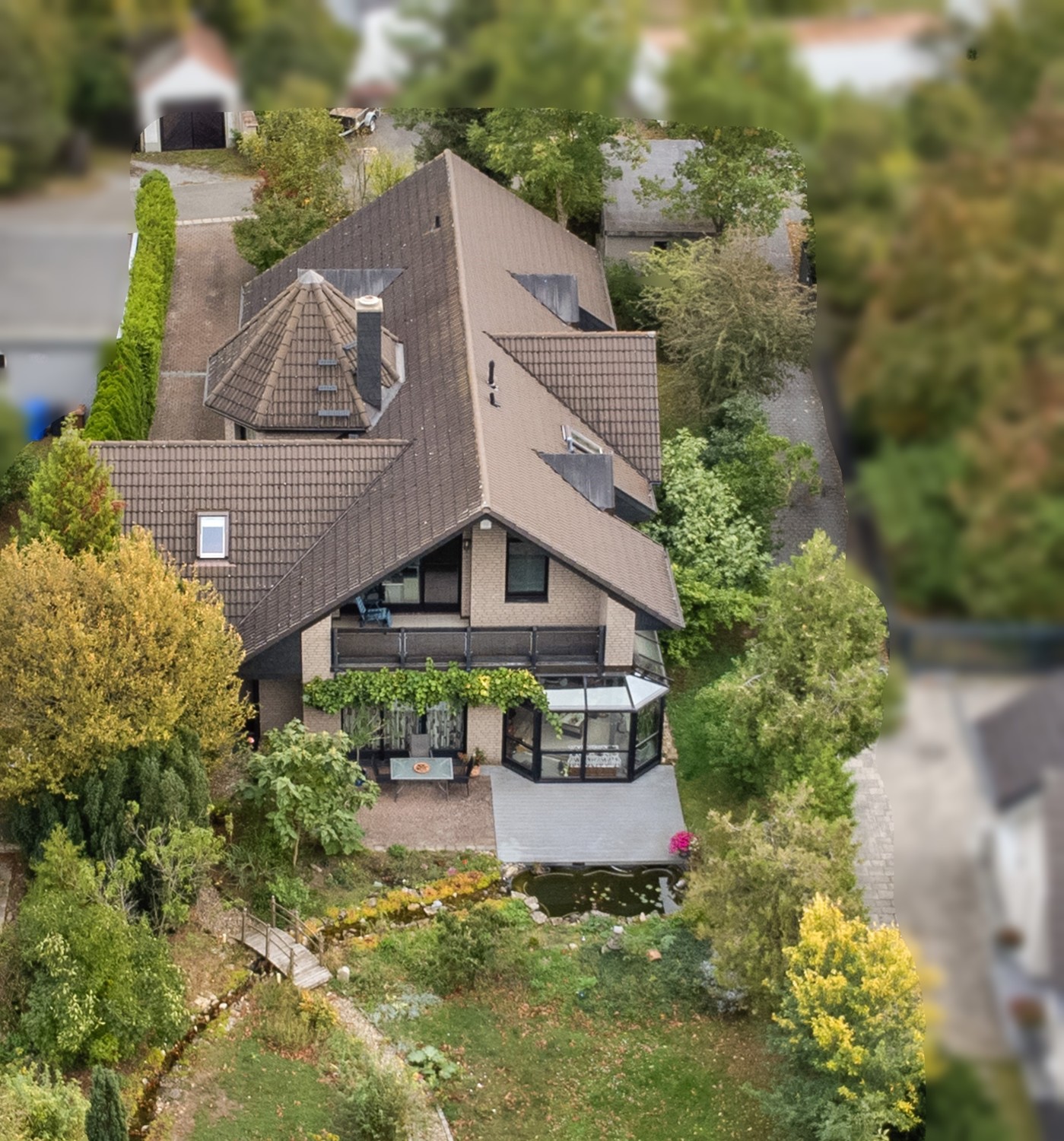 Luftaufnahme der Gartenseite des Hauses