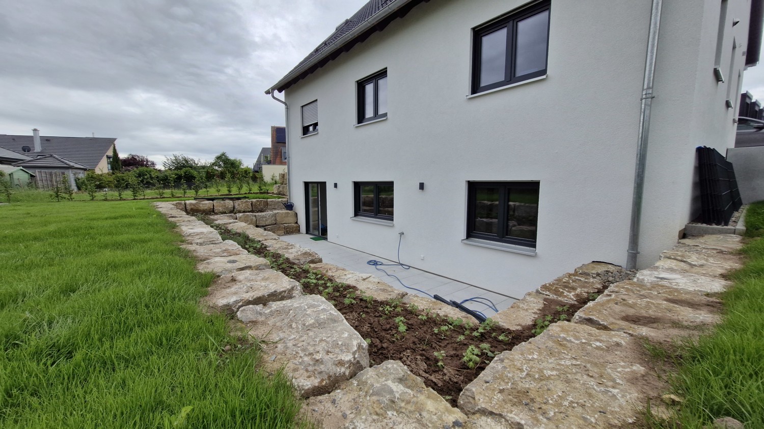 Aussenansicht - Rückseite: Vermietung der Terrassenwohnung