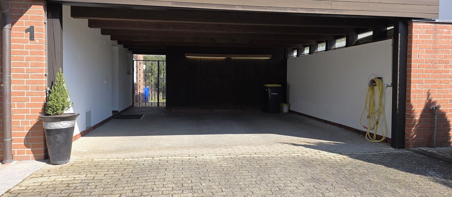 Offene Doppelgarage mit dahinter liegender Werkstatt_#114524