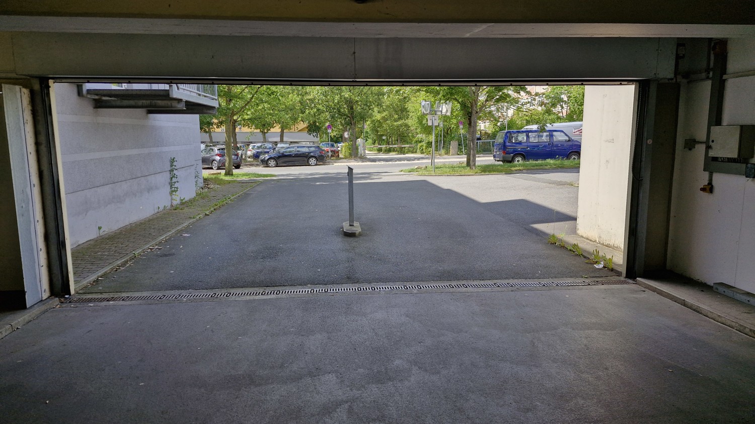 Ein+Ausfahrt der Parkgarage des Hauses (1), #131548