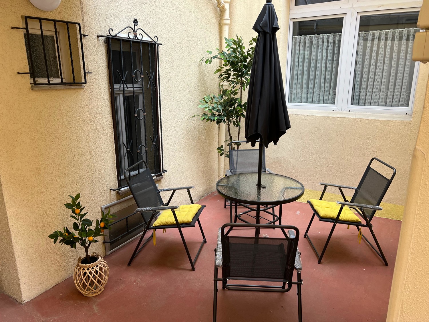 Gemütlicher Platz im Hof