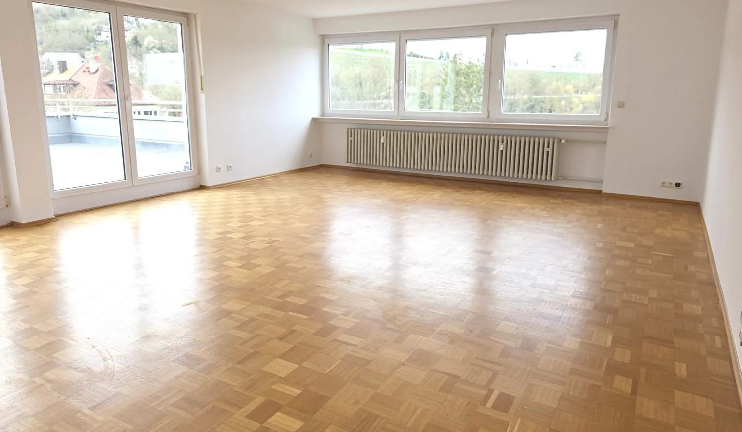 OG 1 heller Wohn-Eßbereich mit Zugang zur Dachterrasse (1)_#155218