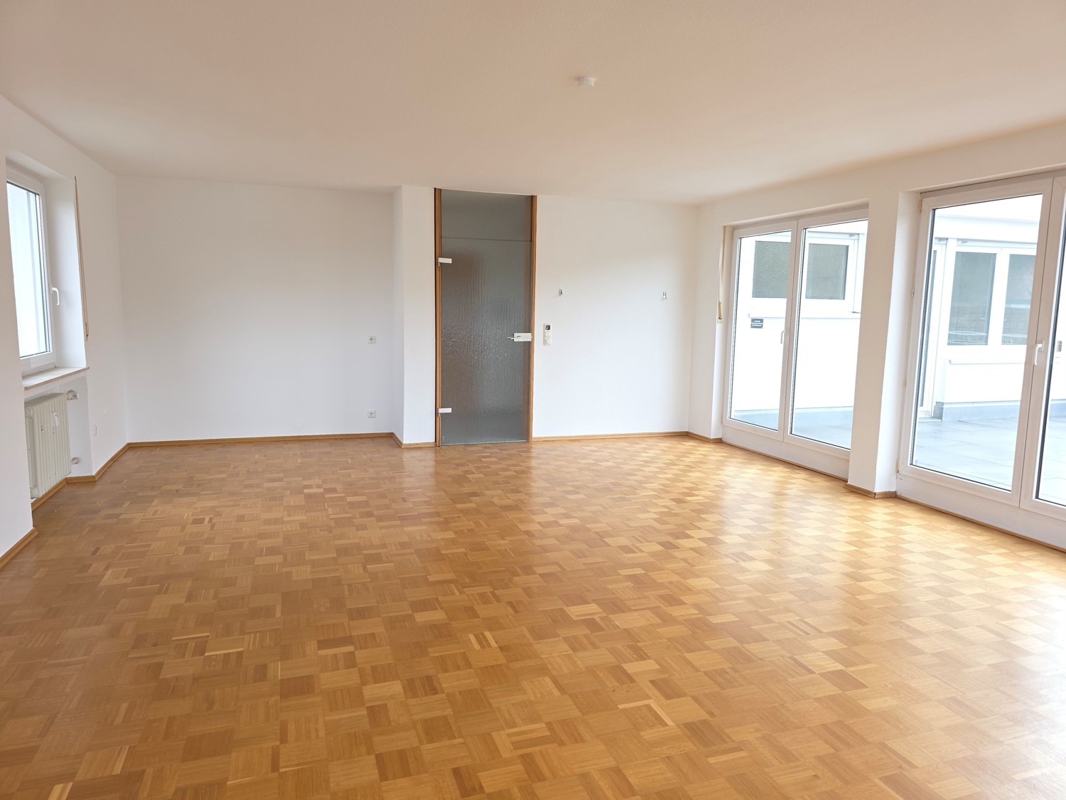 OG 1 heller Wohn-Eßbereich mit Zugang zur Dachterrasse (3)_#155943