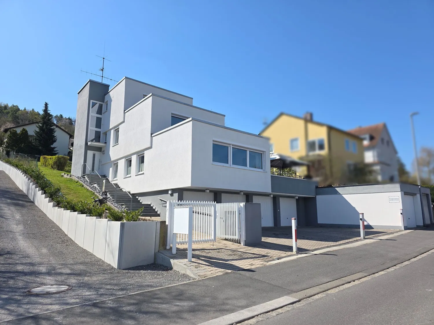 City of Würzburg: Well-maintained, modernized apartment building in a sought-after location for sale