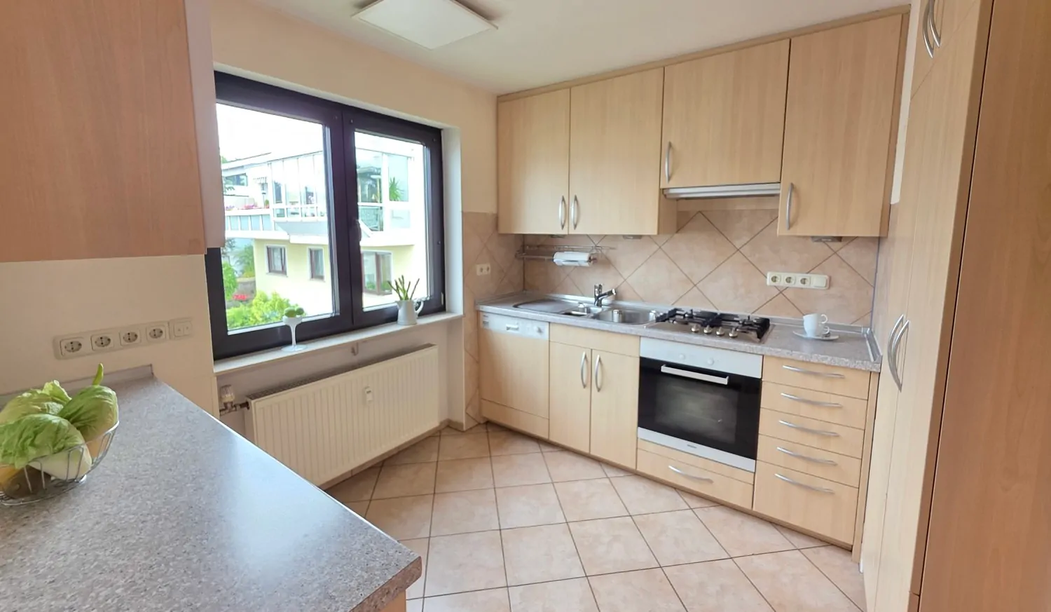 1. OG Ihre Küche mit Einbauküche und optimal gestalteten Stauraum für Vorrat & Co. (1)  #112626