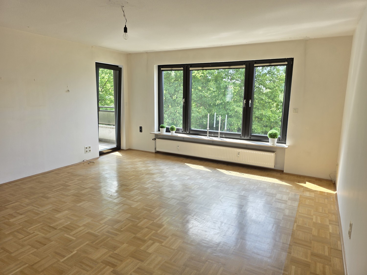 1. OG Heller & großzügiger Wohnraum mit Balkon- und Terrassenzugang (1) #111305