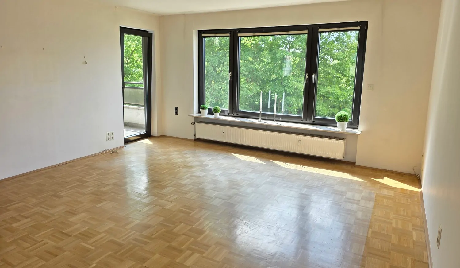 1. OG Heller & großzügiger Wohnraum mit Balkon- und Terrassenzugang (1) #111305