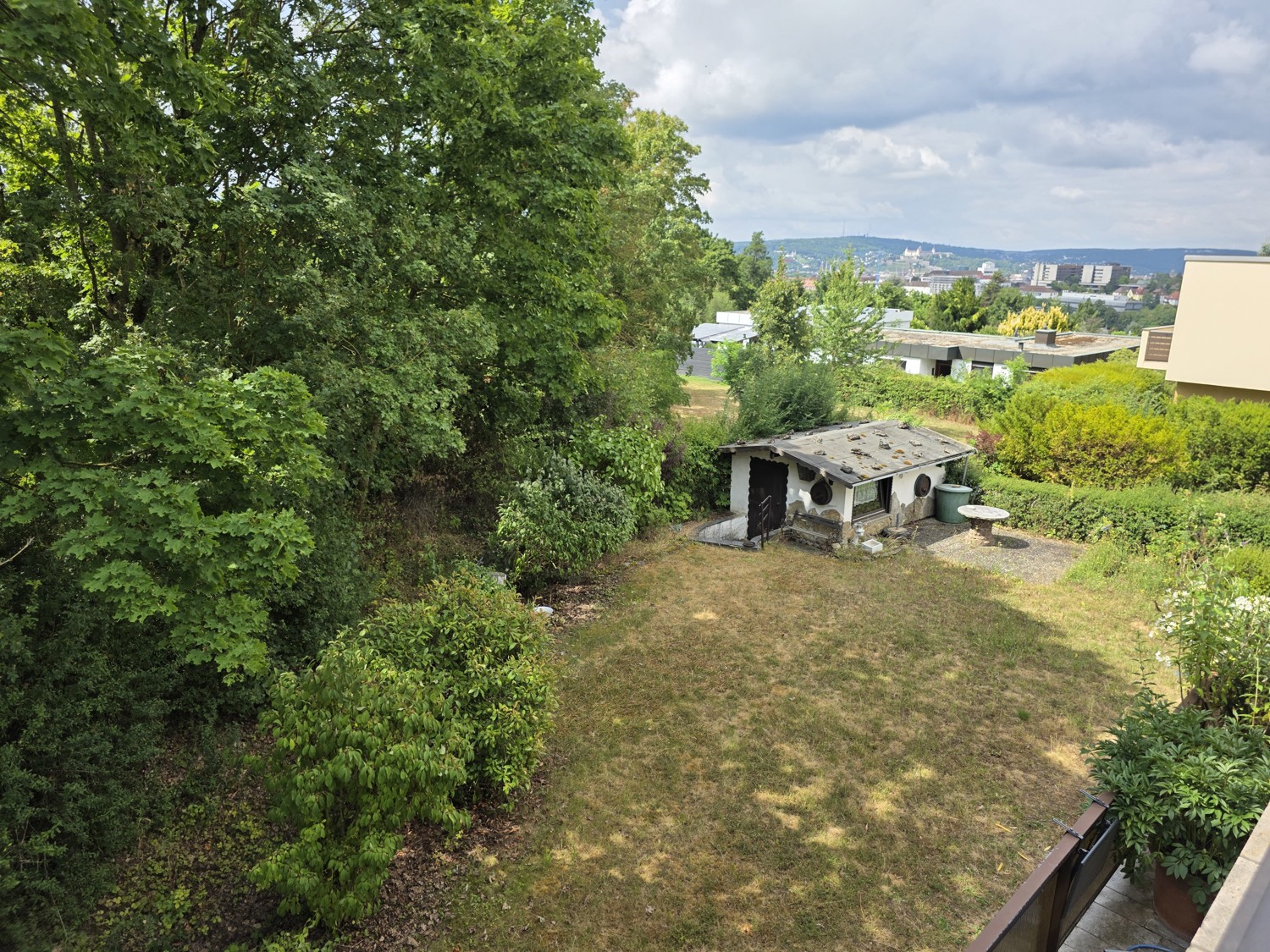 1. OG Balkonausblick in den Garten (1) #111600