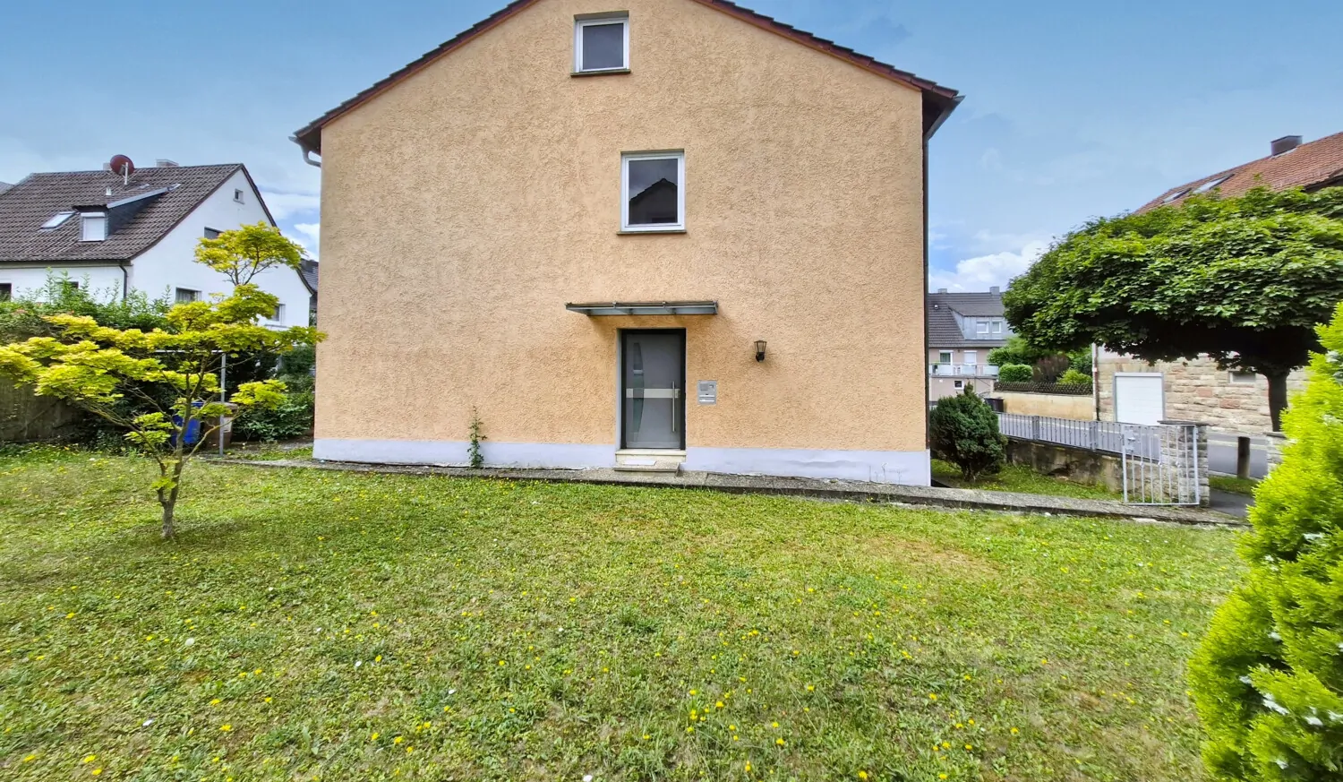 Giebelseite links, mit Hauseingang, #123456