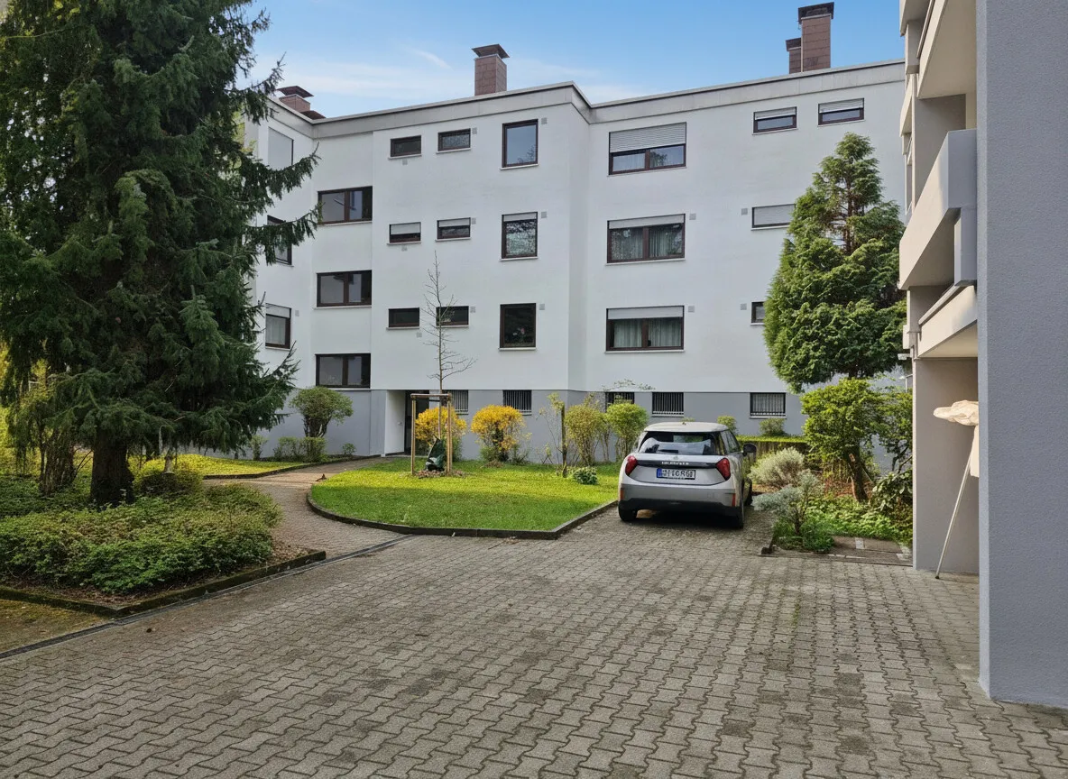 Gartenseite, parkähnlich angelegter Innenhof mit einigen Stellplätzen, #121004