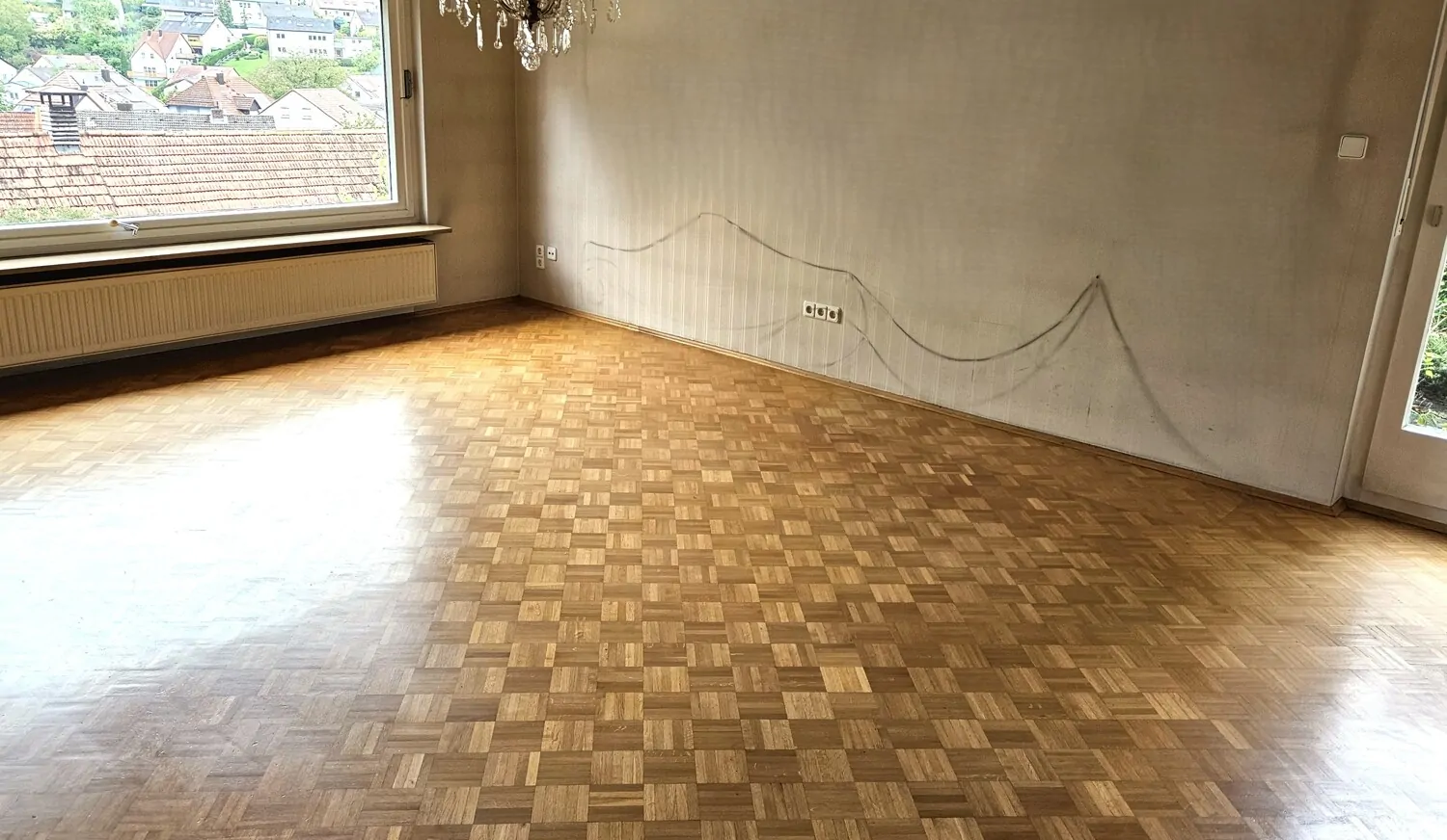 Wohnzimmer mit Zugang zur Terrasse