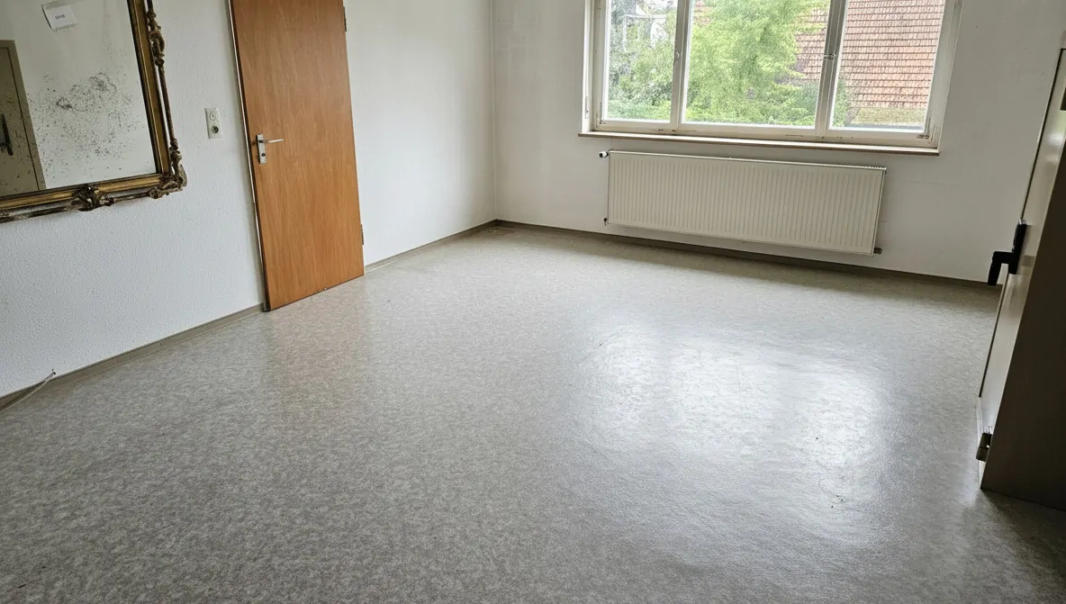 Einliegerwohnung helles Zimmer
