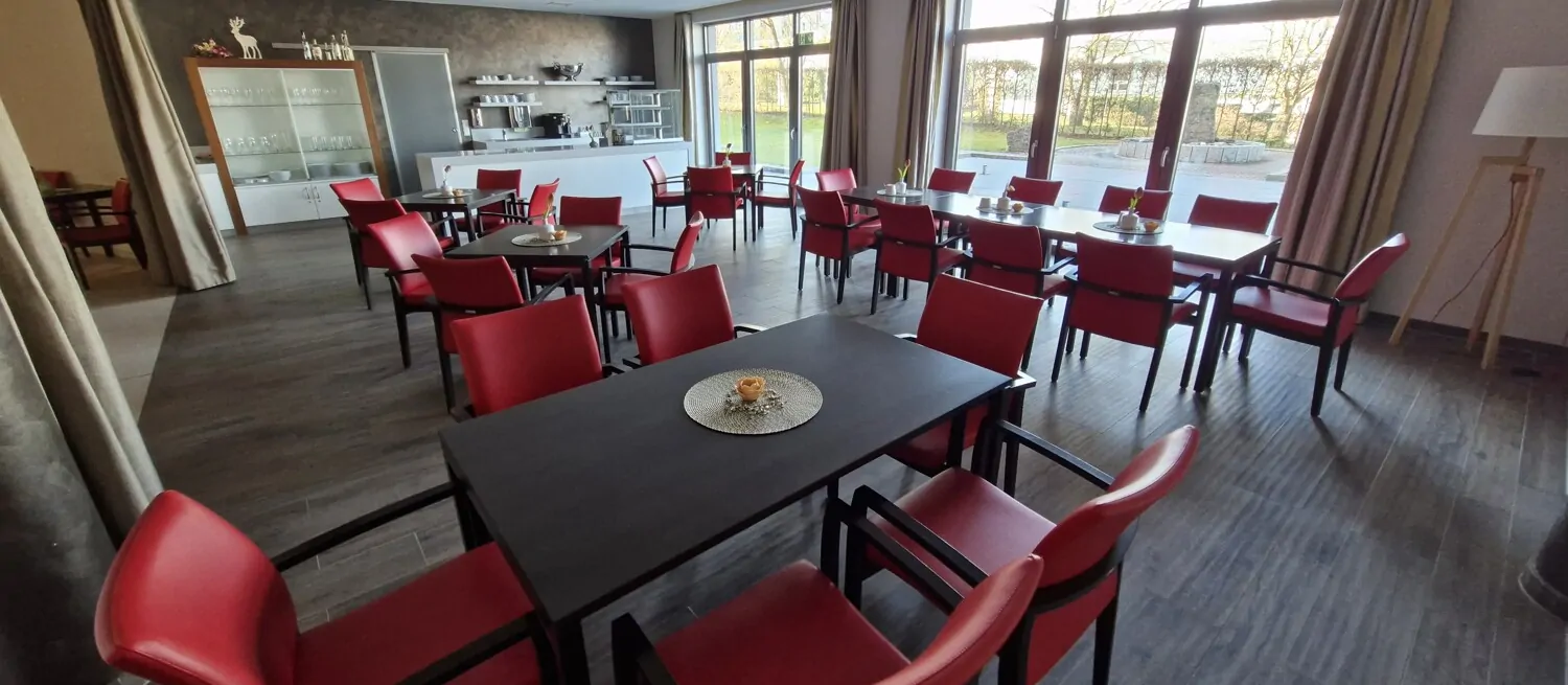 Cafe & Veranstaltungsraum im EG, #110022