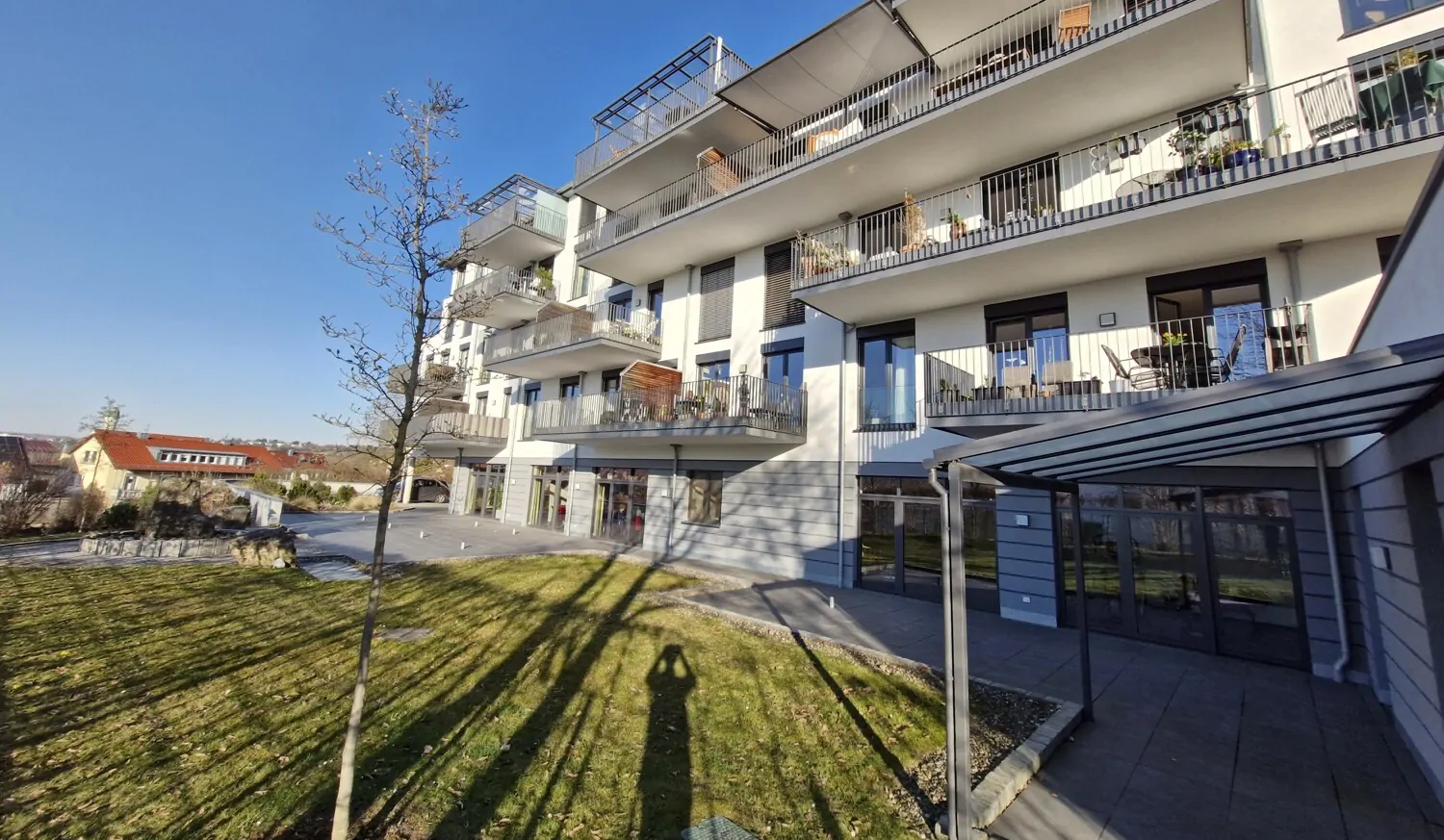 Frontansicht der kleinen Wohnanlage, #165255