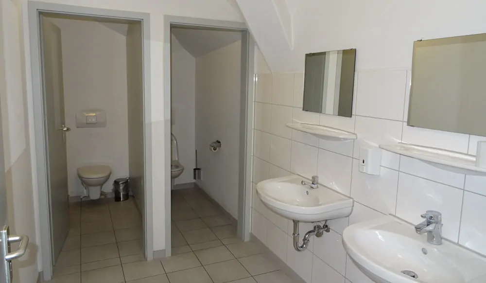 Eines der beiden Damen-WC´s auf der Büroetage, DSC08614