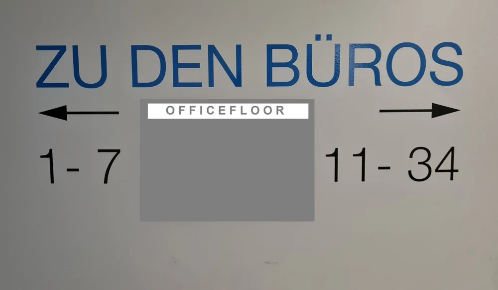 Hinweisschild gegenüber des Aufzuges im Officefloor, 20210406_162633-2