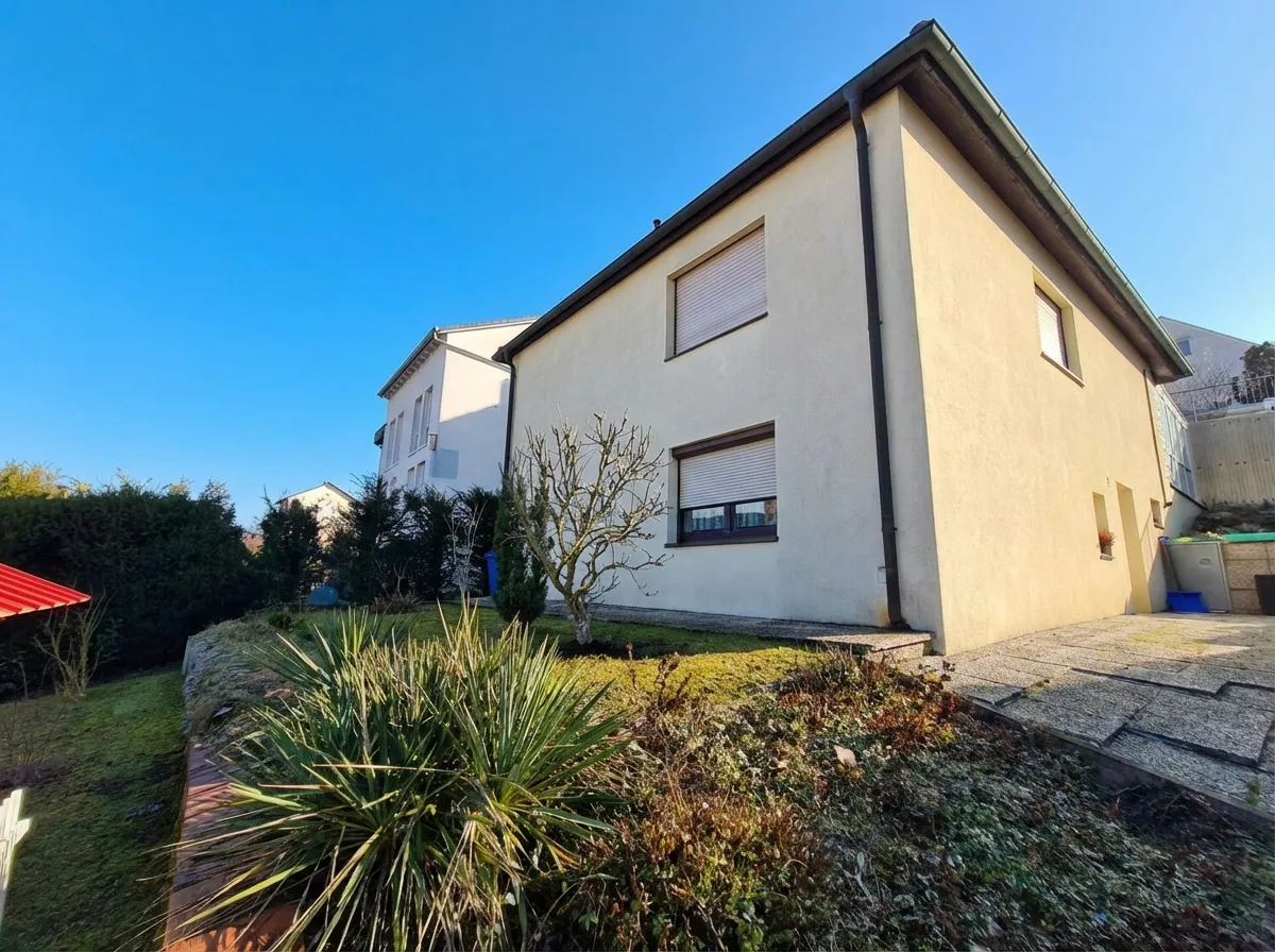 Würzburg Uninähe: Ideales Starterpaket- Gepflegtes Einfamilienhaus mit ELW zu verkaufen