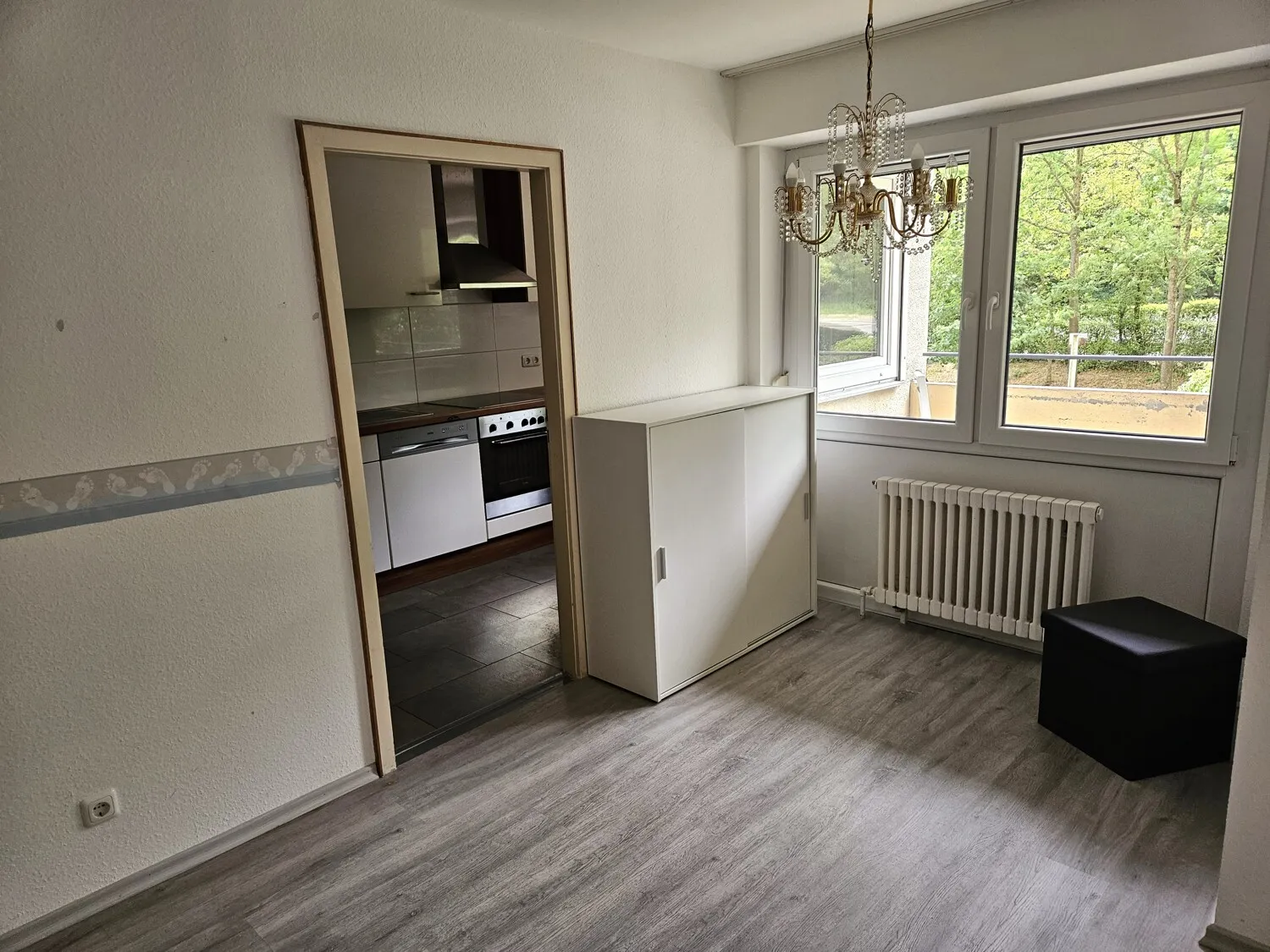 Essbereich mit Zugang zur Küche