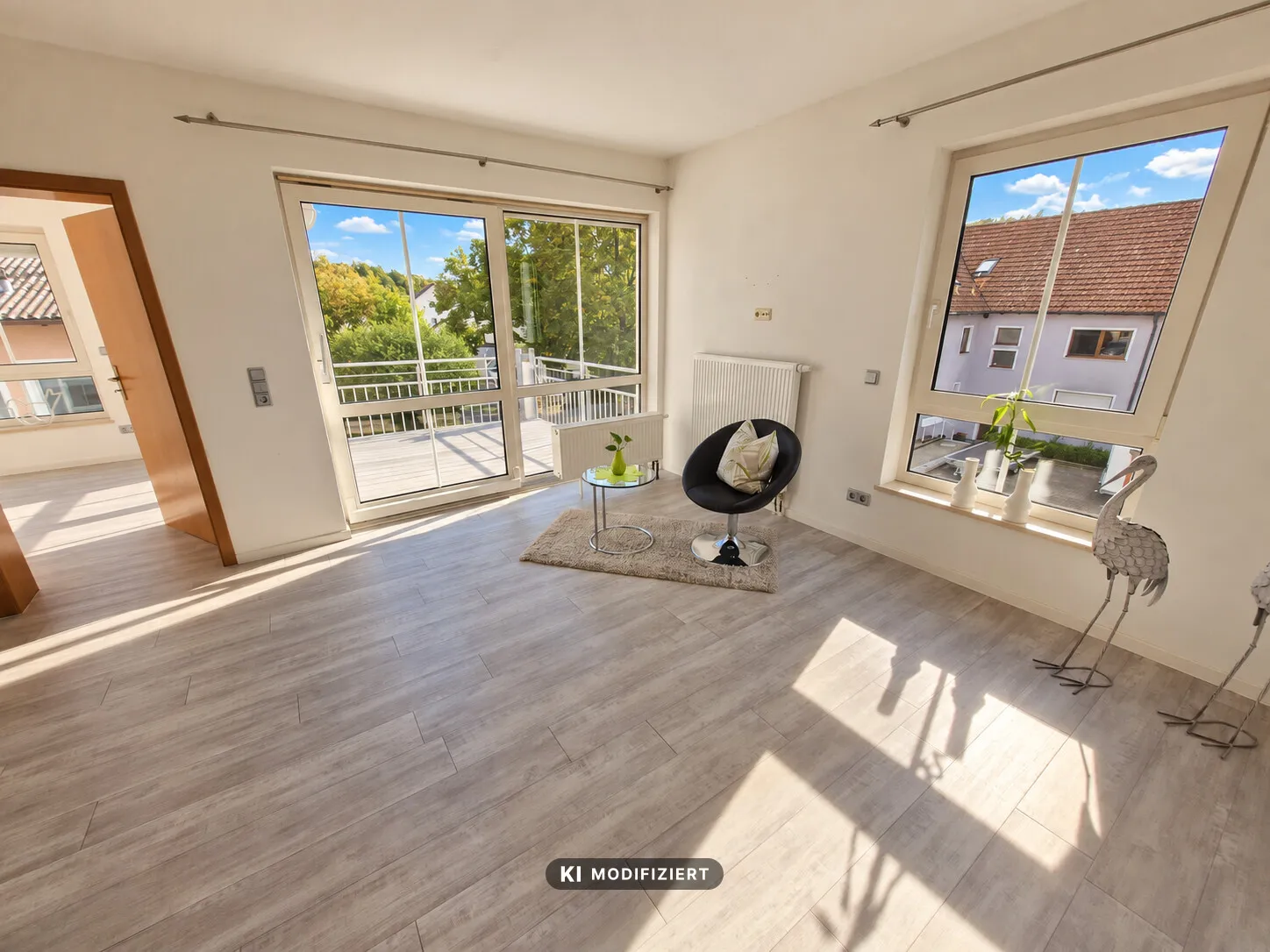 Wohnzimmerblick Richtung Balkon-Terrasse