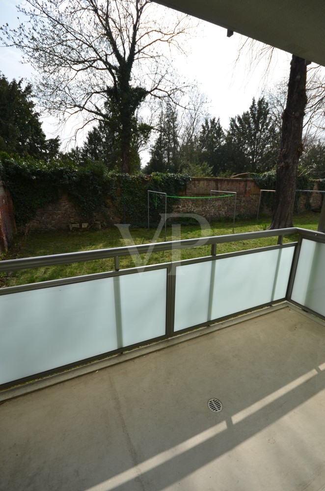 Balkon mit Blick in den Garten