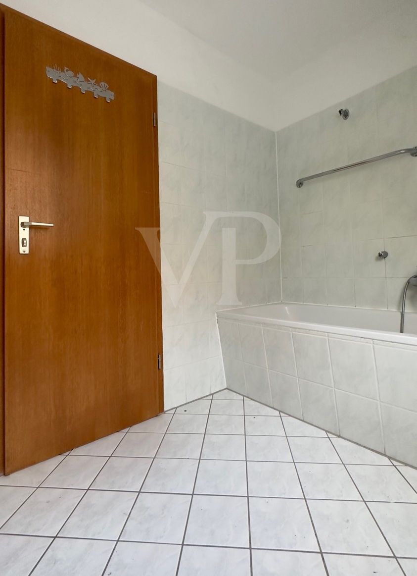 Singles aufgepasst, Dachgeschosswohnung mit Balkon zu vermieten!