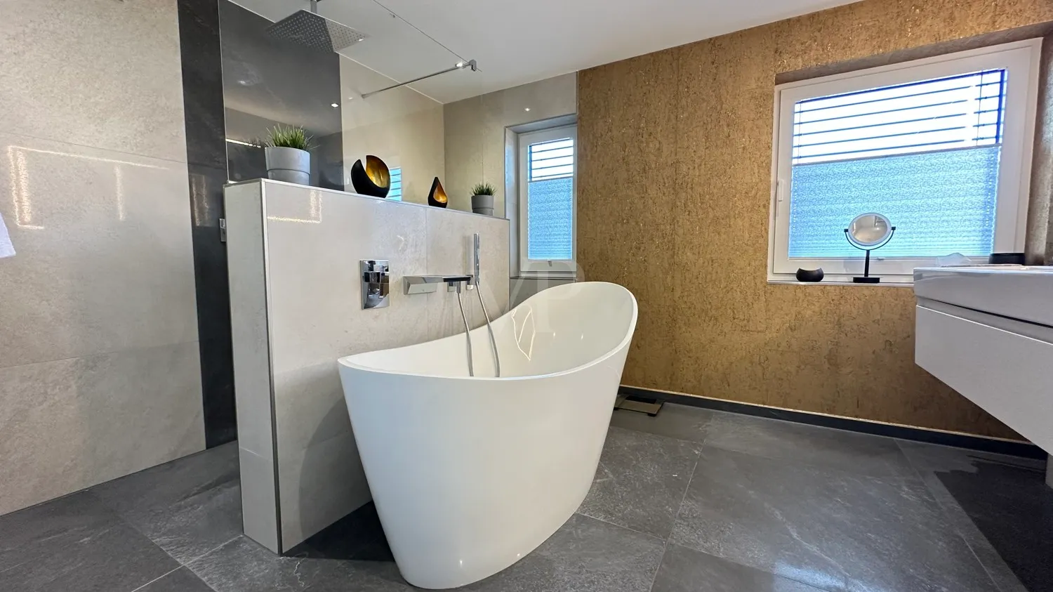 Bad mit Wanne & Dusche