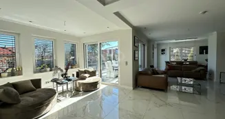 von_poll_real_estate_property_25156011_image_1